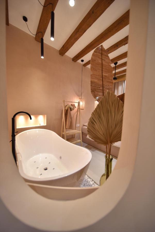 La Loge Du Reveur - Spa - Vieux-Lyon Bagian luar foto